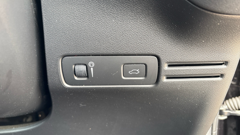 Volvo Xc40 2.0 T4 Momentum 5dr AWD Geartronic Petrol Estate